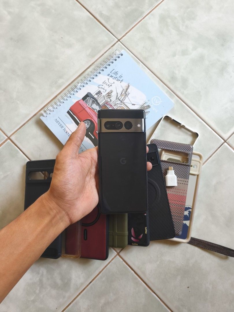 Google pixel 7 pro (Category: Google Pixel) located in San Carlos. Submitted by applemanga71941 (Listing ID 1438639808, Image 2). Description: - Google Pixel 7 Pro - Includes multiple cases - Ready to use.