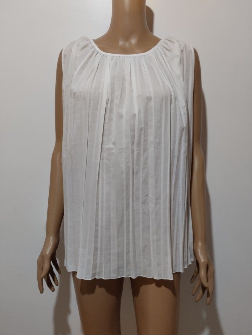 GU Pleated Sleeveless Top - White - L (Category: Sleeveless) located in Mabalacat. Submitted by uniqlover (Listing ID 1438667064, Image 1). Description: - GU white sleeveless top - Pleated design - Size L - Made of polyester .