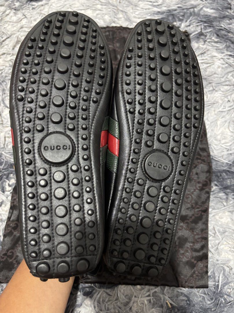 Gucci Black Leather Web Low top. (Category: Sneakers & Footwear) located in Legazpi City. Submitted by thesource052 (Listing ID 1438509094, Image 3). Description: Gucci Black Leather Web Low Top Size 8.5Us, 26.5cm 7.5uk No heel drags No major issues Slight scratch only not visible Authentic With og Dustbag.