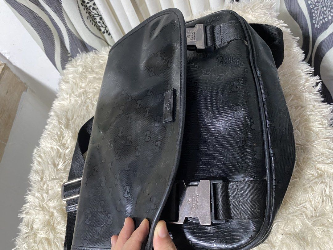 Gucci sling med size (Category: Luxury Bags & Wallets) located in Tagum. Submitted by amarasluxbag (Listing ID 1438673768, Image 2). Description: Good condition No flaws Not faded Black na black pa po Sign of use only.
