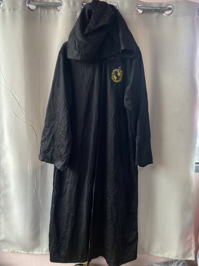 HARRY POTTER - HUFFLEPUFF ADULT (Category: Storybooks) located in La Trinidad. Submitted by snowsnow_18 (Listing ID 1438548735, Image 1). Description: HARRY POTTER - HUFFLEPUFF TEENS - ADULT 52in NO FLAWS LIKENEW , FROM BALE NEEDS WASH .