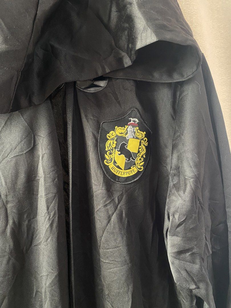 HARRY POTTER - HUFFLEPUFF ADULT (Category: Storybooks) located in La Trinidad. Submitted by snowsnow_18 (Listing ID 1438548735, Image 2). Description: HARRY POTTER - HUFFLEPUFF TEENS - ADULT 52in NO FLAWS LIKENEW , FROM BALE NEEDS WASH .