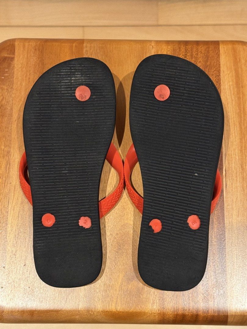 Havaianas Teen Titans Flip-Flops - Size EU 35-36 (Category: Babies & Kids Fashion) located in Singapore. Submitted by virginialap (Listing ID 1438553935, Image 3). Description: - Havaianas flip-flops Teen Titans design - Size: 3/4Y (EUR 35/36) - Colour: Red straps, black sole - Condition: Great .