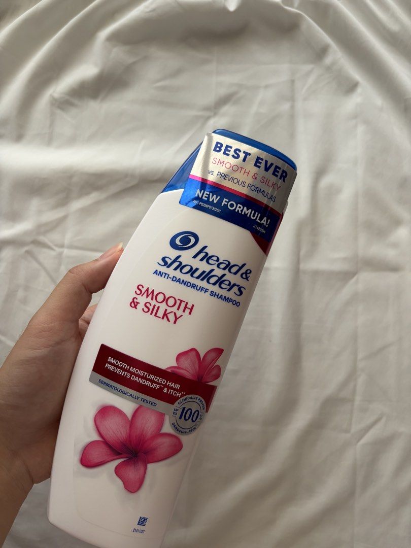 Head & Shoulders Smooth & Silky Anti-Dandruff Shampoo (Category: Hair) located in Taytay. Submitted by heyitsmikaela07 (Listing ID 1438536370, Image 3). Description: - Head & Shoulders Smooth & Silky Anti-Dandruff Shampoo - New formula for smooth, moisturized hair - Effectively prevents dandruff and itch - 330ml bottle - Dermatologically tested - Experience the best smooth and silky formula yet!.