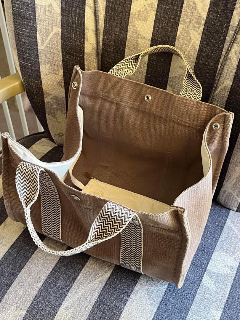 Hermes Canvas Tote Bag (Category: Luxury Bags & Wallets) located in Angeles City. Submitted by danicaeloise (Listing ID 1438537897, Image 2). Description: Authentic Hermes Canvas Tote Bag Location: Pampanga.