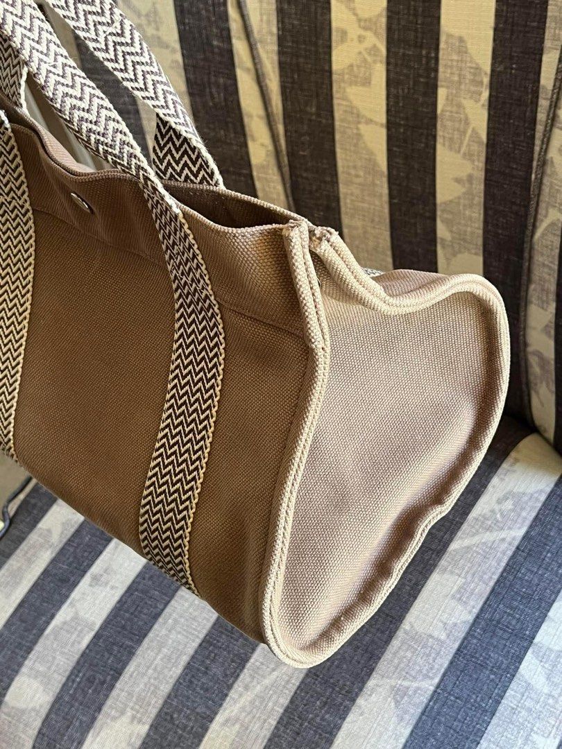 Hermes Canvas Tote Bag (Category: Luxury Bags & Wallets) located in Angeles City. Submitted by danicaeloise (Listing ID 1438537897, Image 3). Description: Authentic Hermes Canvas Tote Bag Location: Pampanga.
