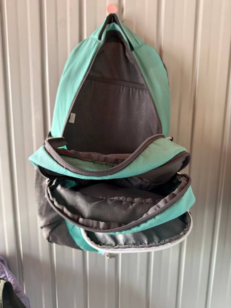 High Sierra Backpack (Category: Backpacks) located in Rosales. Submitted by c0lby3 (Listing ID 1438603917, Image 2). Description: - High Sierra backpack - Teal and gray color scheme - Multiple compartments for storage - Main compartment and front pocket - Side mesh pockets - Padded shoulder straps - Padded back panel - High Sierra logo.