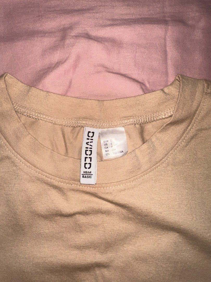 H&M Divided Basic Crop Top (Category: Shirts) located in Quezon City. Submitted by _jasminkae (Listing ID 1438527404, Image 2). Description: • Got it as a gift but never used it because the color doesn’t really complement my skin.