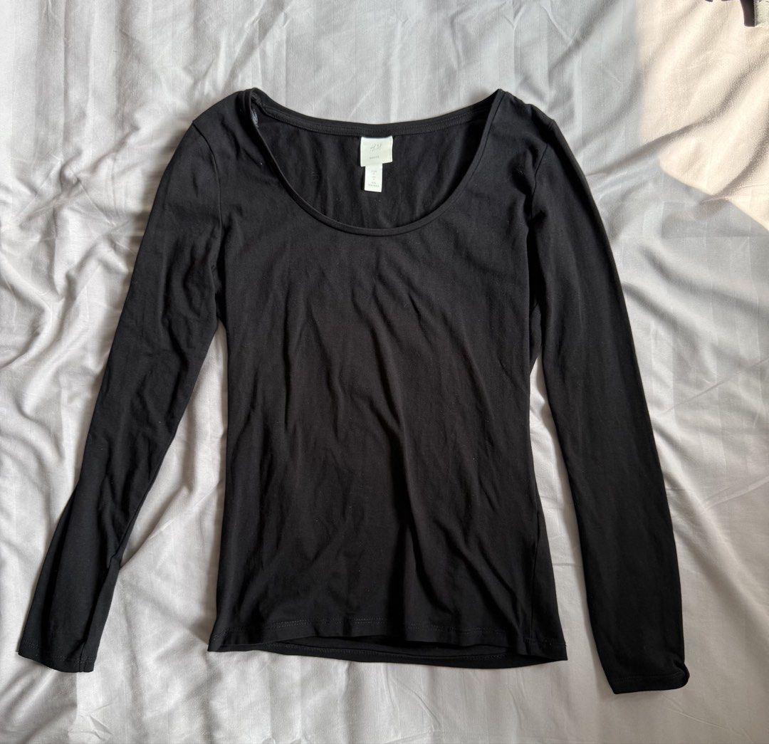 H&M Long Sleeve Scoop Neck Top (Category: Longsleeves) located in Mandaluyong City. Submitted by prelovedbykzh (Listing ID 1438643747, Image 2). Description: In good condition. Only used once 9/10 ✨ PHP 400 for 2 👌 In Black and White 🖤🤍 .