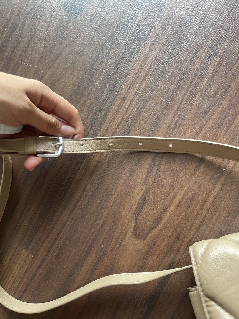 H&M Quilted Shoulder Bag Brown beige removable adjustable strap (Category: Shoulder Bags) located in Quezon City. Submitted by andreaaa_______ (Listing ID 1438562572, Image 2). Description: - H&M tan shoulder bag - Quilted design - Adjustable strap - Magnetic closure - strap can be removed - Single compartment - Approximately 11 inches long - Interior H&M logo tag.