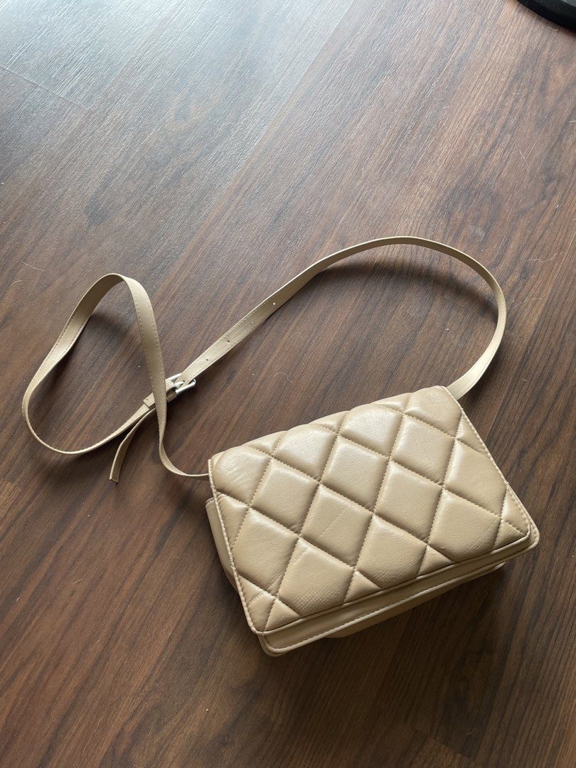 H&M Quilted Shoulder Bag Brown beige removable adjustable strap (Category: Shoulder Bags) located in Quezon City. Submitted by andreaaa_______ (Listing ID 1438562572, Image 1). Description: - H&M tan shoulder bag - Quilted design - Adjustable strap - Magnetic closure - strap can be removed - Single compartment - Approximately 11 inches long - Interior H&M logo tag.