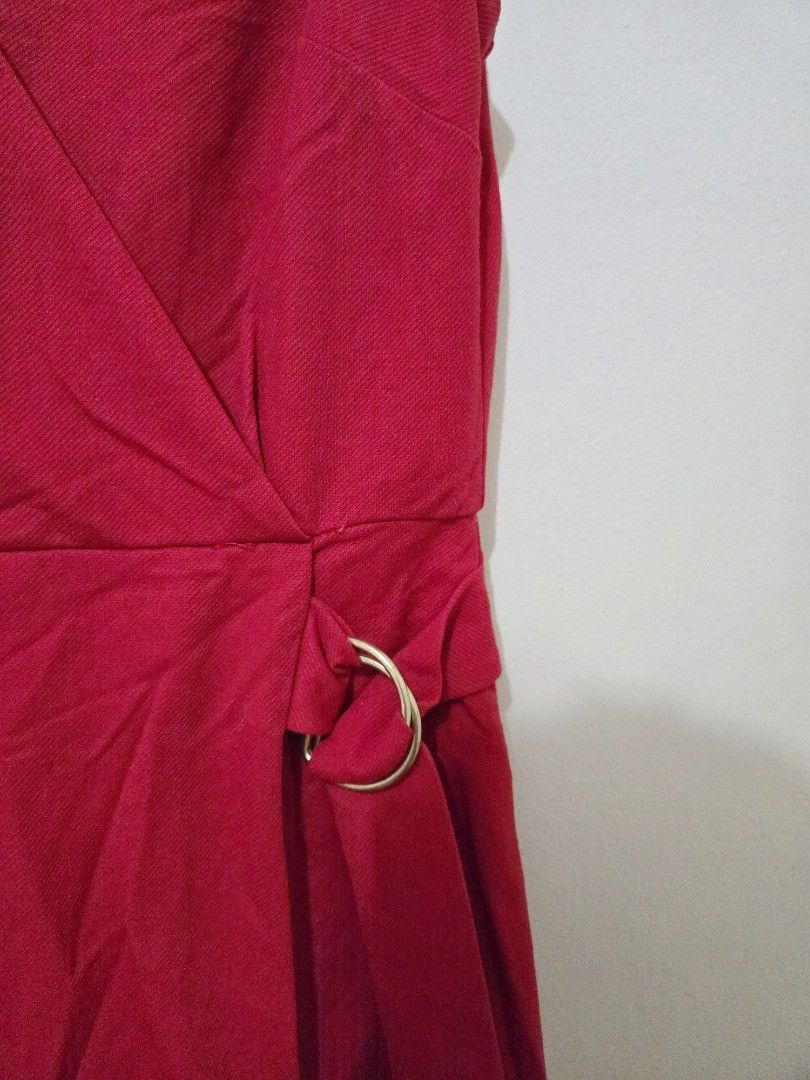H&M Red V-Neck Dress (Category: Dresses) located in Quezon City. Submitted by samcas (Listing ID 1438530266, Image 2). Description: H&M red wrap dress with gold ring detail. EUR 36, UK 8. Back zipper closure..