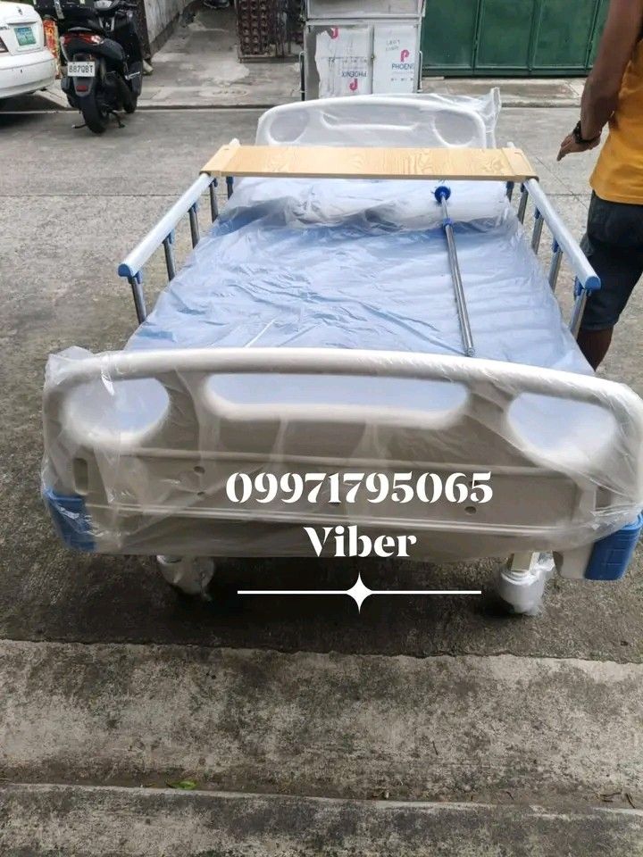 Hospital Bed 2 cranks manual (Category: Medical Supplies & Tools) located in Quezon City. Submitted by jejecel (Listing ID 1438520495, Image 2). Description: Brand new complete set high quality cod via lalamove.