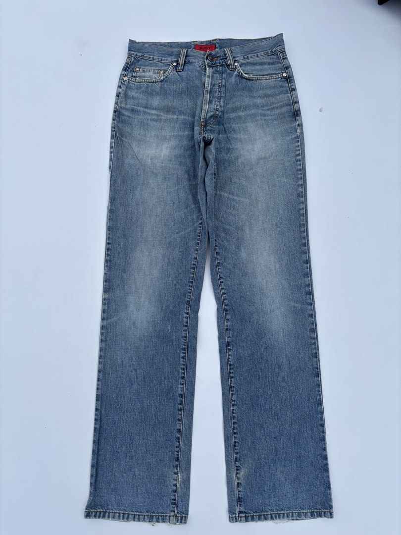 HUGO BOSS STRAIGHT CUR LIGHT WASHED JEANS (Category: Jeans) located in Baguio. Submitted by bl_thrift (Listing ID 1438648371, Image 1). Description: HUGO BOSS STRAIGHT CUR LIGHT WASHED JEANS waist-30 inches length-42 inches leg opening-8 inches thighs-10.5 inches - Authentic Hugo Boss jeans - Light blue wash - Straight leg fit - Size: W31 L34 - Button fly - Classic five-pocket design - Hugo Boss logo on button and back pocket.