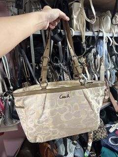 (Category: ) located in . Submitted by fleurapparel.ph (Listing ID 1438654994, Image 1). Description: .