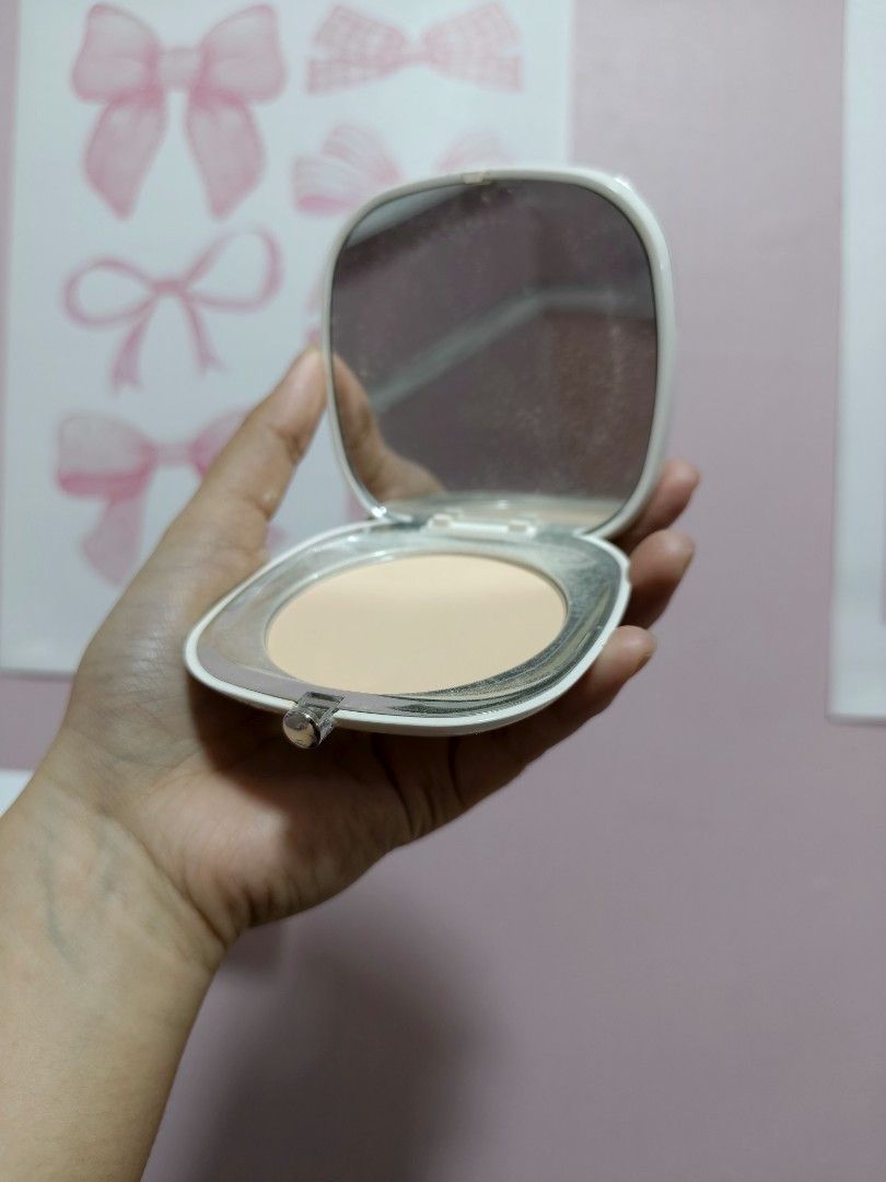 Issy & Co. True Flex Powder Foundation (Category: Makeup) located in Manila. Submitted by lynnn_. (Listing ID 1438625485, Image 2). Description: - Issy & Co. True Flex Powder Foundation in Bisque - Includes compact with mirror - Product weight: 9g / 0.32 oz - Compact color: White with silver metallic bottom - Instructions for use on the back.