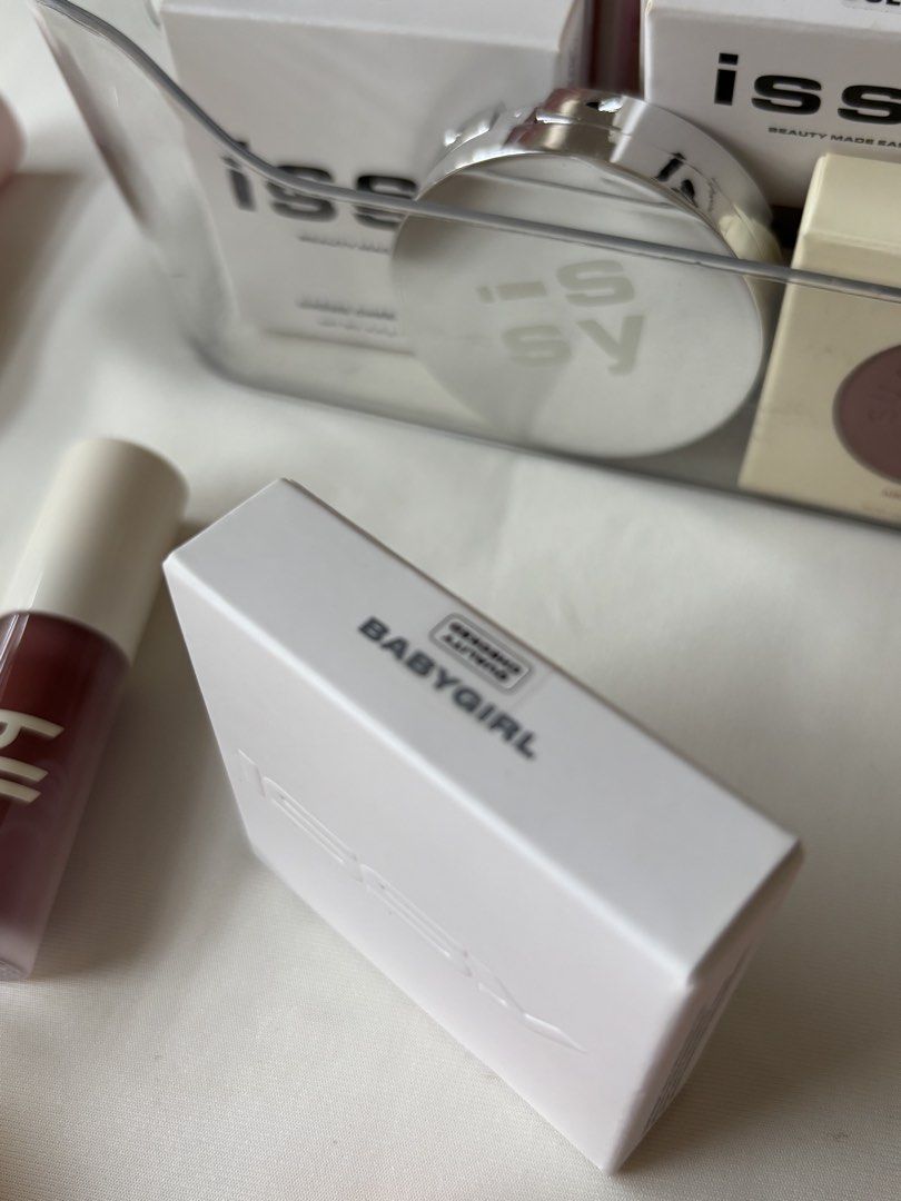 Issy creme cheek blush (Category: Makeup) located in Quezon City. Submitted by bny.apprl (Listing ID 1438514707, Image 1). Description: Shade baby girl.