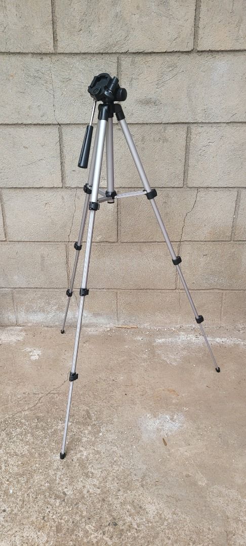 JAPAN SURPLUS TRIPOD (Category: Other Gadgets) located in Sablan. Submitted by gongonshelley12 (Listing ID 1438600541, Image 2). Description: 👉👉450 ONLY👈👈 JAPAN SURPLUS TRIPOD EXCELLENT CONDITION-LIKE NEW GANDA NG MGA STANDS NETO PARANG ALUMINUM ALLOY ANG MGA PAA NO ISSUES.