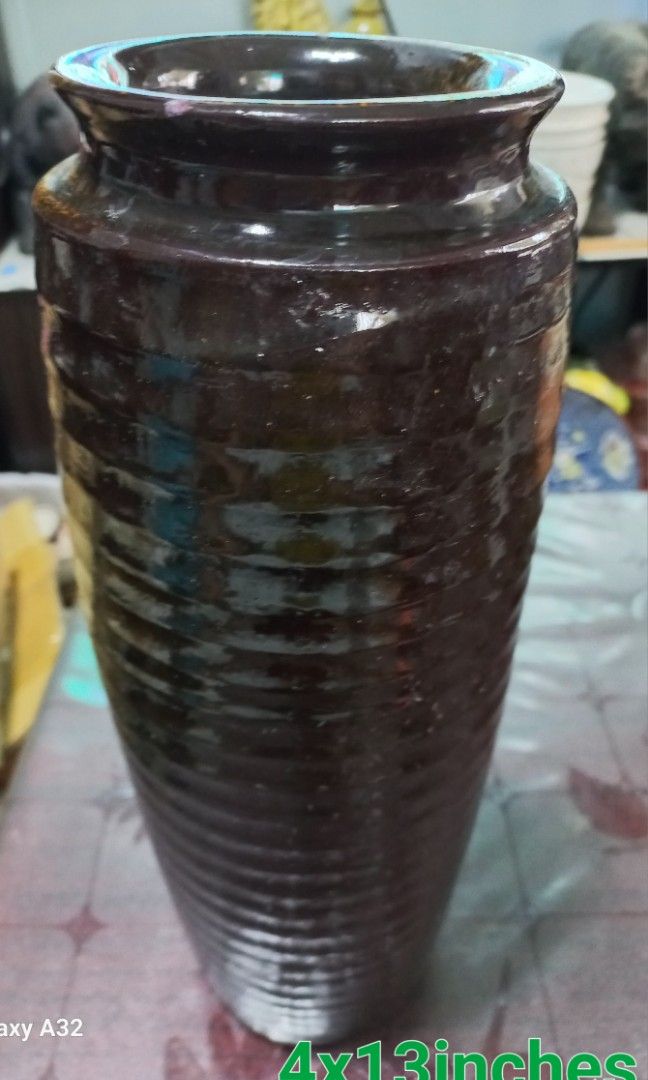 Japanese studio pottery ceramics vase (Category: Vases & Decorative Bowls) located in Quezon City. Submitted by sabadojuliet25680 (Listing ID 1438595285, Image 3). Description: Japanese studio pottery ceramics vase goods and no issue size:4x13inches.
