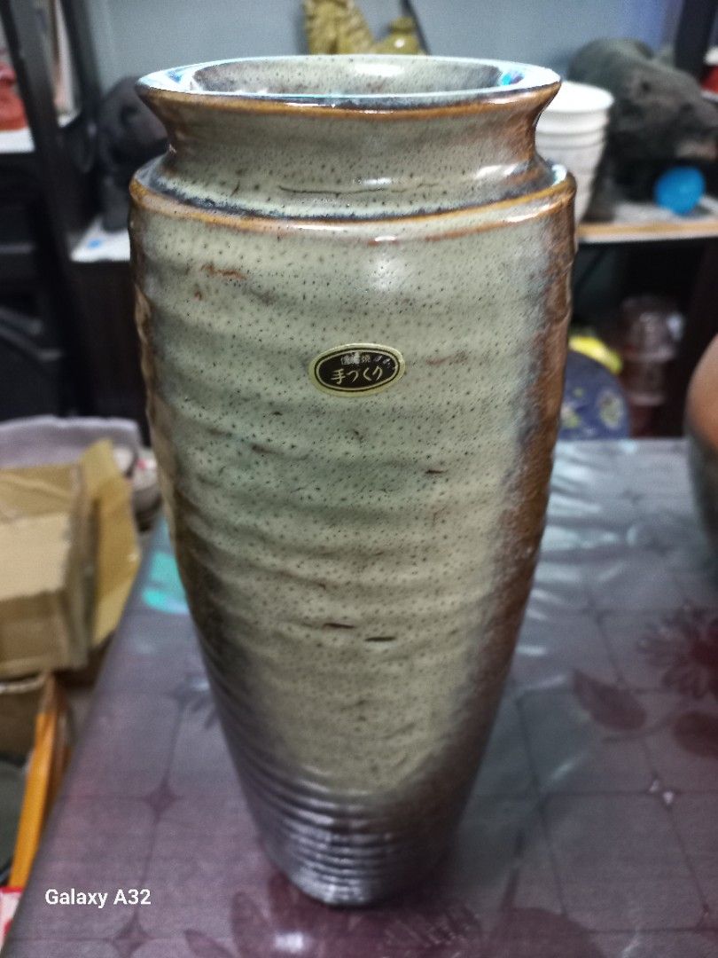 Japanese studio pottery ceramics vase (Category: Vases & Decorative Bowls) located in Quezon City. Submitted by sabadojuliet25680 (Listing ID 1438595285, Image 2). Description: Japanese studio pottery ceramics vase goods and no issue size:4x13inches.