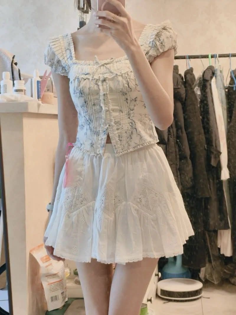 Korean Floral Top (Category: Blouses) located in Caloocan City. Submitted by jazzy.macahilo_27 (Listing ID 1438677019, Image 1). Description: Small to Med.