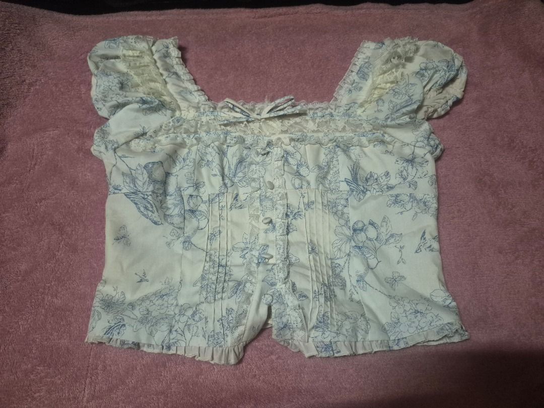 Korean Floral Top (Category: Blouses) located in Caloocan City. Submitted by jazzy.macahilo_27 (Listing ID 1438677019, Image 3). Description: Small to Med.