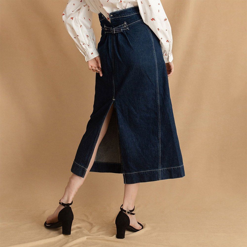 Levis Red Clinch Back Denim Long Skirt (Category: Skirts) located in Naga. Submitted by reshelled (Listing ID 1438524078, Image 2). Description: Levis Red Denim Long Skirt Size XS | 13in | 26 waist Very Good Condition .