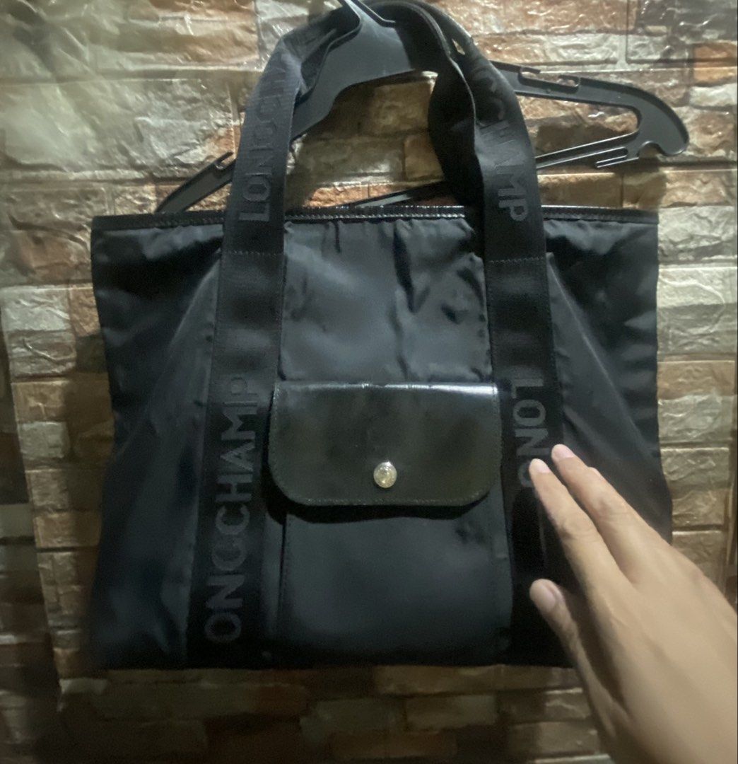 Longchamp front pocket (Category: Luxury Bags & Wallets) located in Claveria. Submitted by gailseconds (Listing ID 1438502894, Image 2). Description: .
