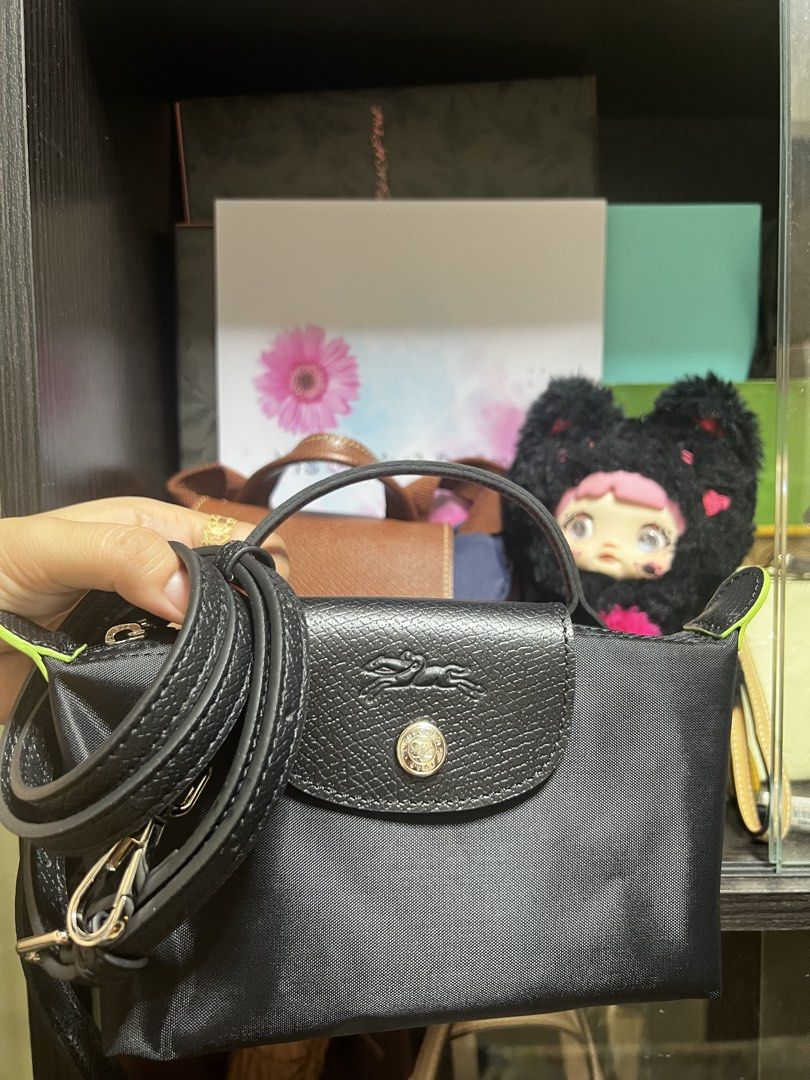 Longchamp Le Pliage Top Handle Bag (Category: Luxury Bags & Wallets) located in Caloocan City. Submitted by ericavi_g (Listing ID 1438613377, Image 2). Description: - Longchamp Le Pliage Top Handle Bag - Available Colors: Gray, Black, Navy Blue - Features: - Top Handle - Detachable Shoulder Strap - Flap Closure - Snap Closure with Longchamp Logo.