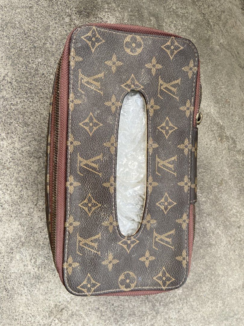 Louis Vuitton Monogram Tissue Box Holder (Category: Storage Boxes & Baskets) located in Pili. Submitted by rgthriftflip29 (Listing ID 1438616759, Image 2). Description: LV LEATHER TISSUE BOX HOLDER EXCELLENT - Louis Vuitton tissue box holder - Classic Monogram canvas - Secure zip closure - Convenient tissue dispensing slot - Light-colored fabric lining - Designed for standard tissue boxes - Made in France ❌MINIMAL TARNISH NEEDS WASH AND WIPES ONL
