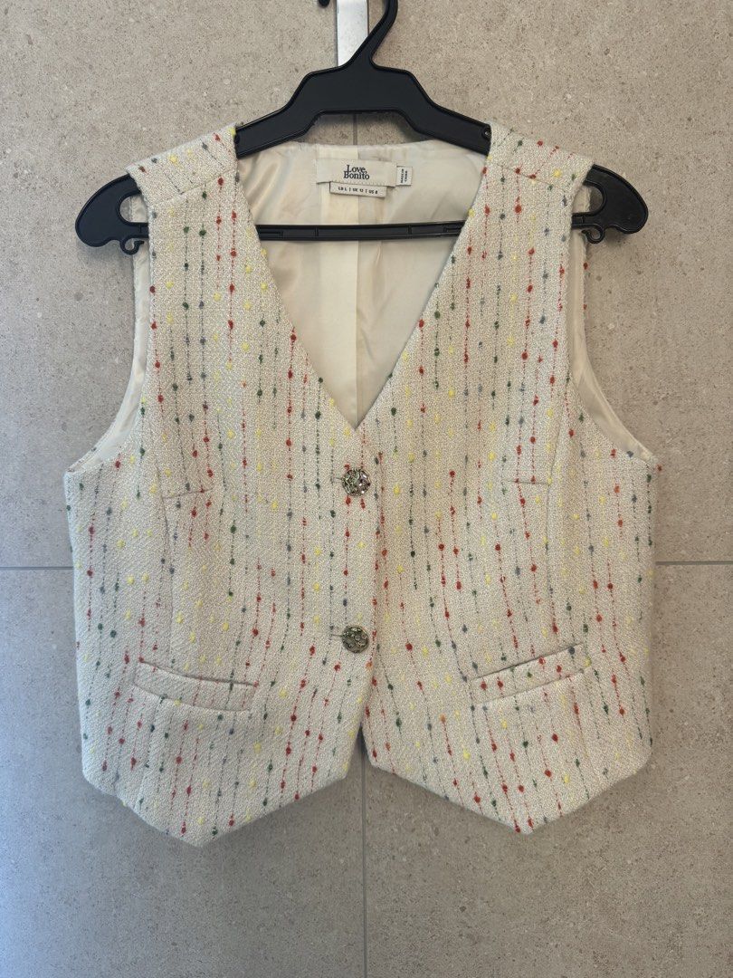 Love, Bonito Tweed Vest (Category: Sleeveless) located in Manila. Submitted by archiiives (Listing ID 1438556269, Image 1). Description: - never worn.