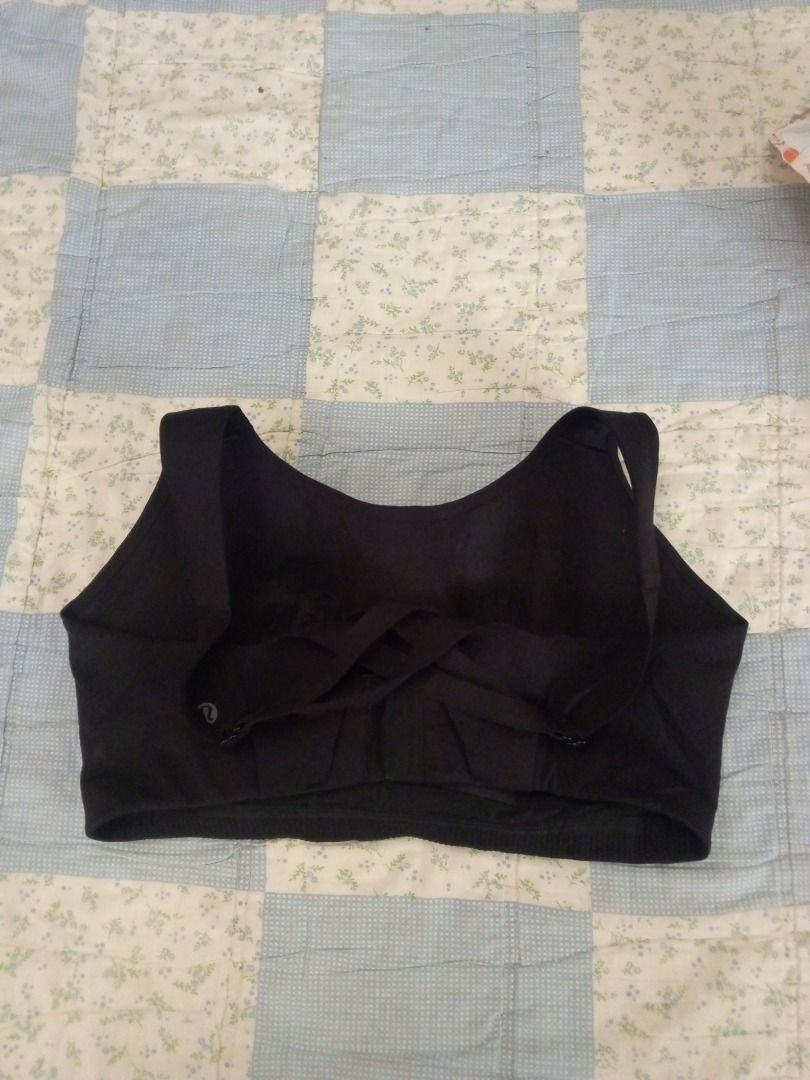 Lululemon Enlite Bra - Black - 36DD (Category: Activewear) located in Caloocan City. Submitted by grandhorse-c5575b (Listing ID 1438541355, Image 3). Description: - Lululemon Enlite Bra in black - Size: 36DD - Adjustable straps for a custom fit - Supportive racerback design - Made with breathable fabric - Features the Lululemon logo - Hook-and-eye closure for secure fit.