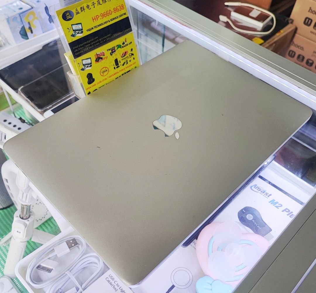 MacBook pro457369569744670722