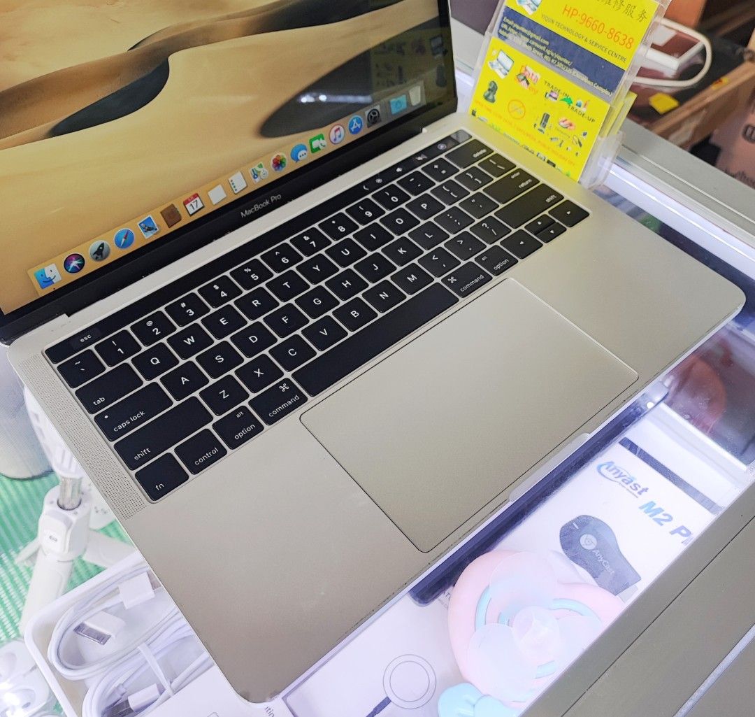 MacBook pro457369569744670721