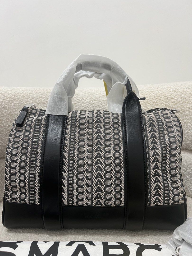 Marc Jacobs Duffle Bag Jacquard (Category: Luxury Bags & Wallets) located in Pinili. Submitted by ___bagsssandsstyle (Listing ID 1438534040, Image 3). Description: Original No flaw Complete.