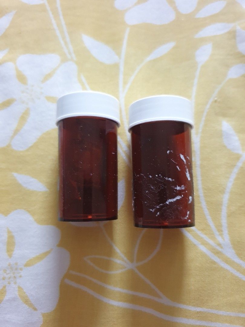 Medicine Containers457567761325117440
