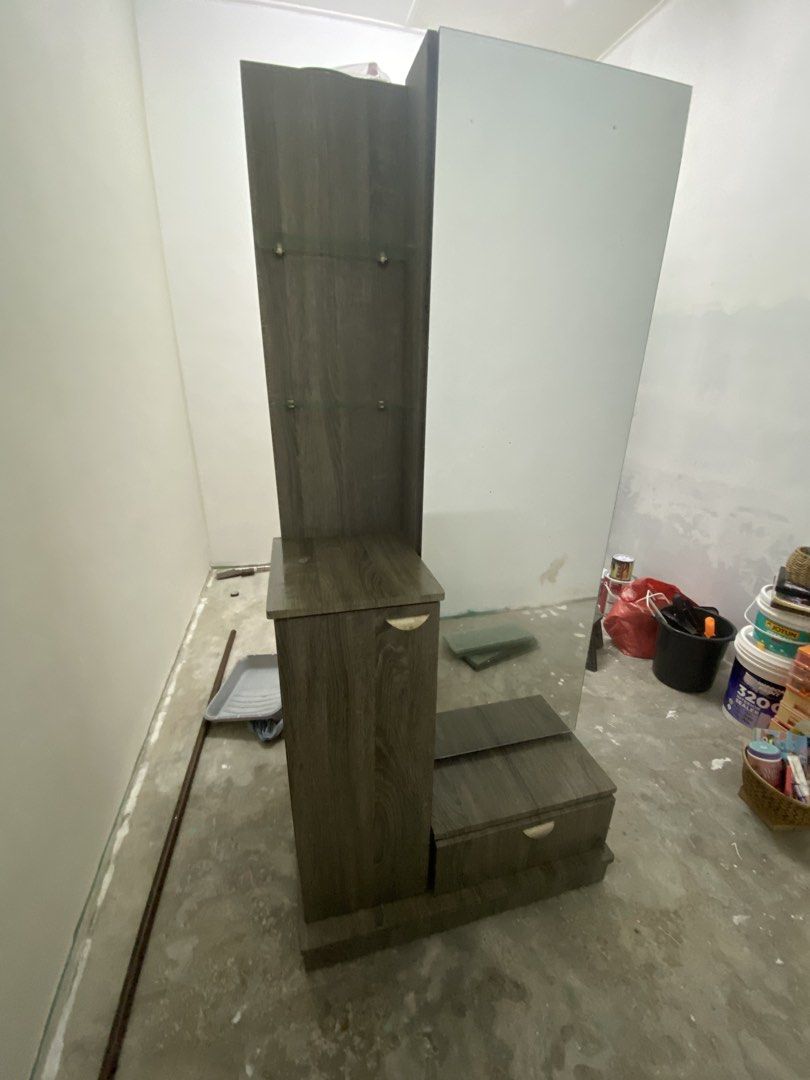 meja solek (Category: Shelves, Cabinets & Racks) located in Johor Bahru. Submitted by rezza_93 (Listing ID 1438520708, Image 1). Description: meja solek ingin dilepaskan kayu jenis berat. bukan pasang siap kayu tipis yg ada mcm kt sh0pe tu., area simpang renggam kalau boleh pickup . klau nak siap hantar kena lala.
