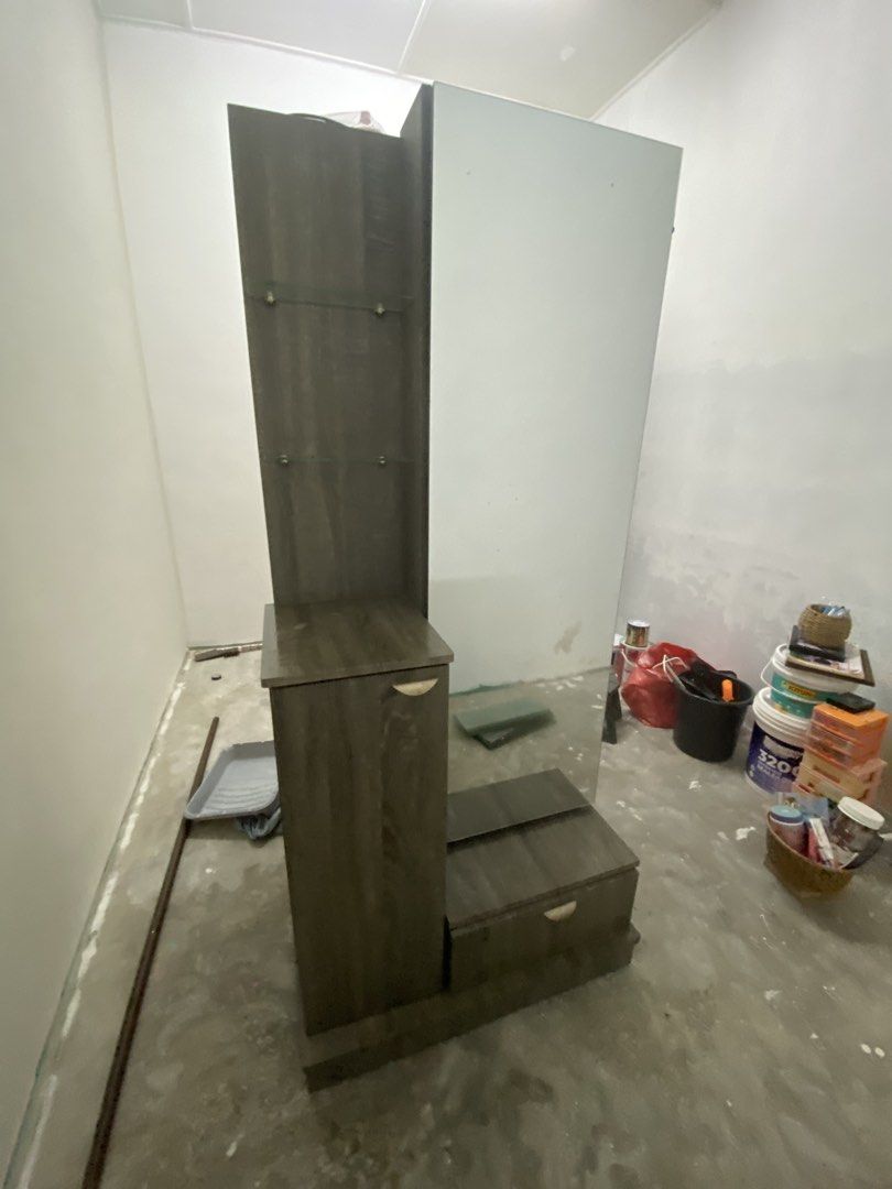 meja solek (Category: Shelves, Cabinets & Racks) located in Johor Bahru. Submitted by rezza_93 (Listing ID 1438520708, Image 2). Description: meja solek ingin dilepaskan kayu jenis berat. bukan pasang siap kayu tipis yg ada mcm kt sh0pe tu., area simpang renggam kalau boleh pickup . klau nak siap hantar kena lala.