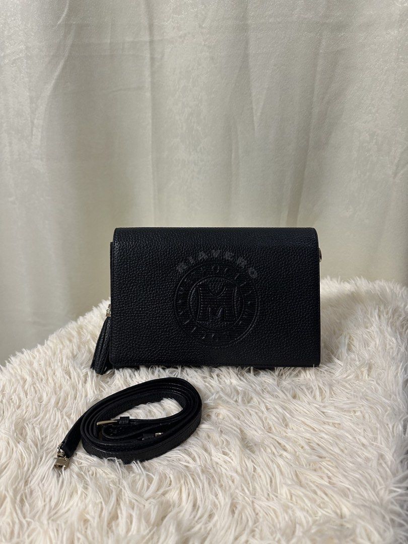 Metrocity sling bag (Category: Luxury Bags & Wallets) located in Quezon City. Submitted by riavero (Listing ID 1438660768, Image 1). Description: Preloved, manage your expectations ✨ 1 open pocket, 1 zipper pocket ✨ W: 8.5” Signs of use: - other hardwares may signs of use na, may fadings na kung saan madalas lagyan ng sling and snap button - Distressed leather sa sides - rubber lining: 9/10 - sling is buo pa, no cracks but not perfect na — with p
