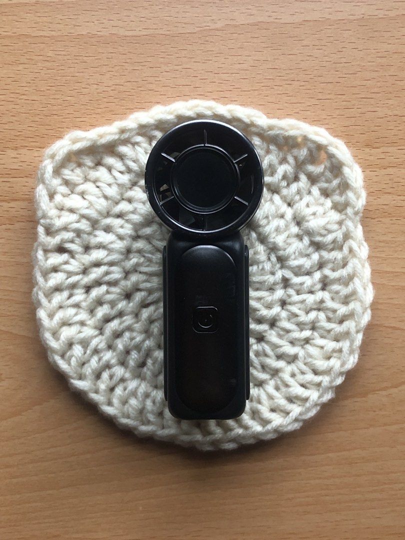 Mini Portable Fan ✨ Rechargable & Working (Category: Other Gadgets) located in Mandaluyong City. Submitted by heavenlybratz (Listing ID 1438551669, Image 2). Description: Mini portable fan 💨 ✔️Still working well ✔️Comes with box, lanyard, manual and a charger cord (no block) ✔️Lightweight & easy to carry ✔️Only one available Price can still be discussed 🩷.