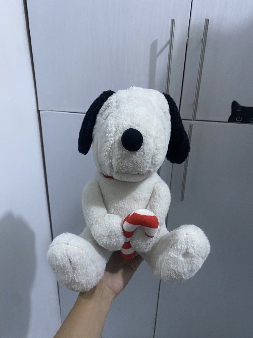 Miniso Snoopy Christmas Plush Toy (Category: Plushies & Soft Toys) located in Valenzuela. Submitted by crabncorn (Listing ID 1438634268, Image 2). Description: - Miniso Snoopy plush toy - Christmas-themed: Snoopy in Santa hat and holding a candy cane - Soft, white plush material - Features black ears and red collar - Size: 11 inches - Great gift idea!.
