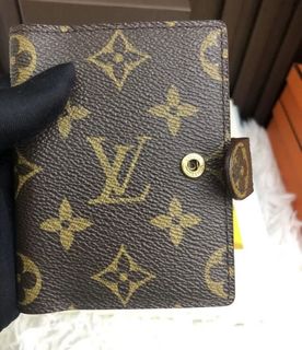 (Category: ) located in . Submitted by watch.authentic_ph (Listing ID 1438689625, Image 1). Description: .