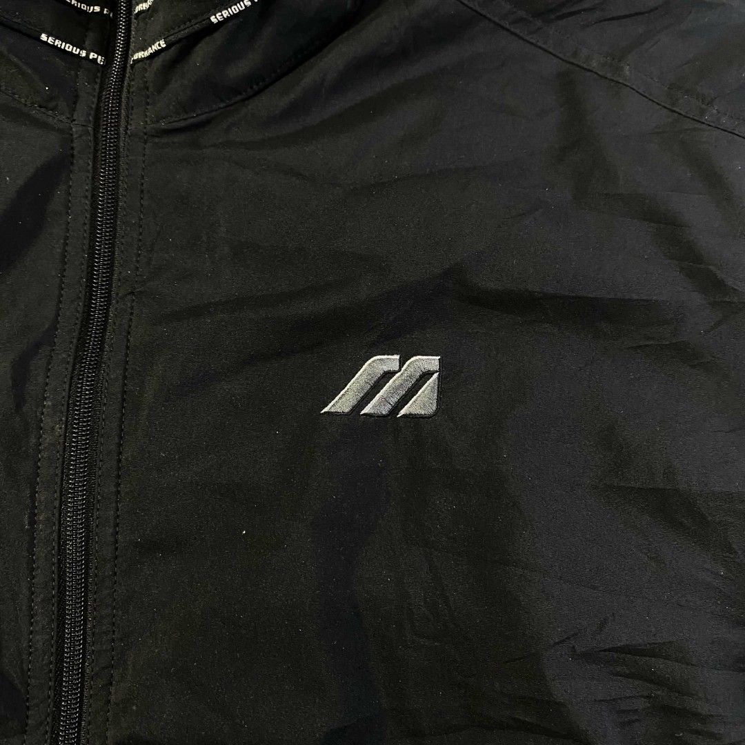 Mizuno windbreaker jacket brand new condition (Category: Coats, Jackets and Outerwear) located in Manila. Submitted by jayvee-92b986 (Listing ID 1438539119, Image 3). Description: mizuno windbreaker size large on tag no issue 10/10 color rate.