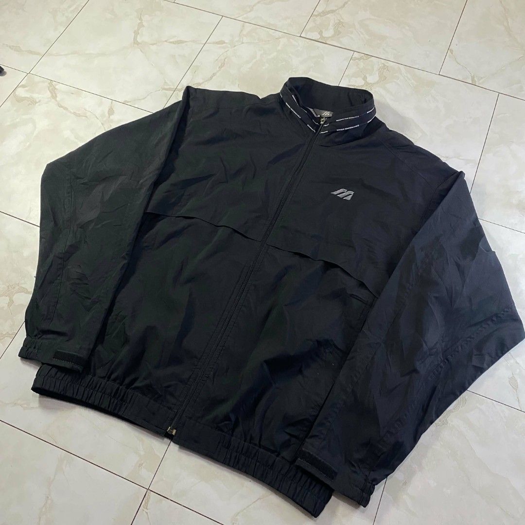 Mizuno windbreaker jacket brand new condition (Category: Coats, Jackets and Outerwear) located in Manila. Submitted by jayvee-92b986 (Listing ID 1438539119, Image 2). Description: mizuno windbreaker size large on tag no issue 10/10 color rate.