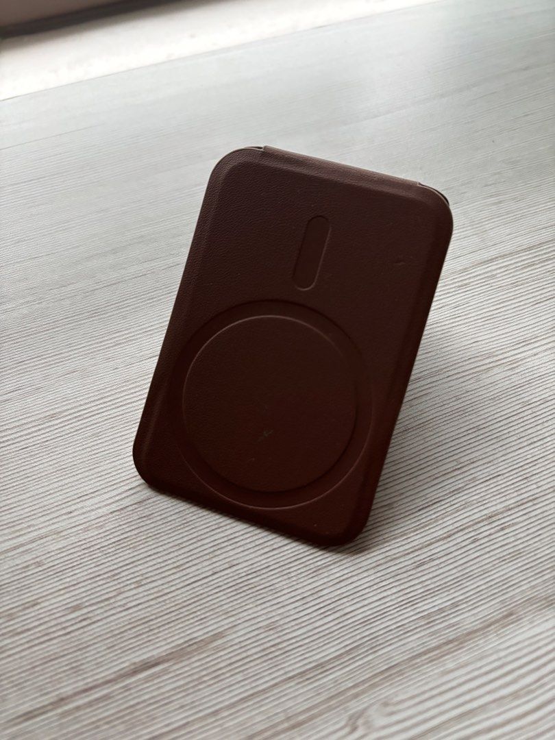 Moft snap phone stand and wallet (brownie) (Category: Other Mobile & Gadget Accessories) located in Pasig City. Submitted by patsales_ (Listing ID 1438691262, Image 2). Description: Used very lightly. No issues .