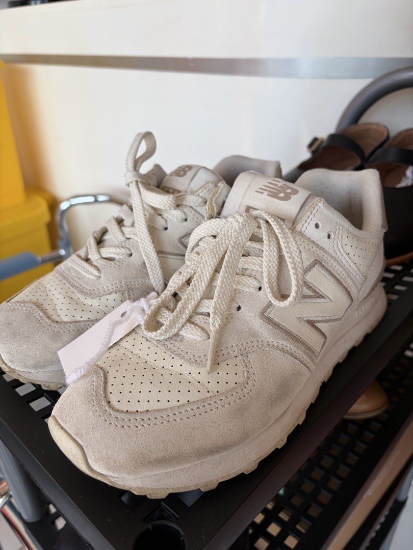 New Balance 574 Beige Sneakers (Category: Sneakers) located in Makati City. Submitted by december1st (Listing ID 1438593178, Image 2). Description: Brand: New Balance Model: 574 Color: Beige Size: US Women's 8 / Men's 6.5 Bought for: ₱4k+ from Robinsons Galleria in Nov 2024 No. of wear/s: Between 5-8 times in a span of a year, mostly indoors. Condition: Excellent. Minimal signs of wear and well taken care of. Inclusion/s: SF to any part of the Ph