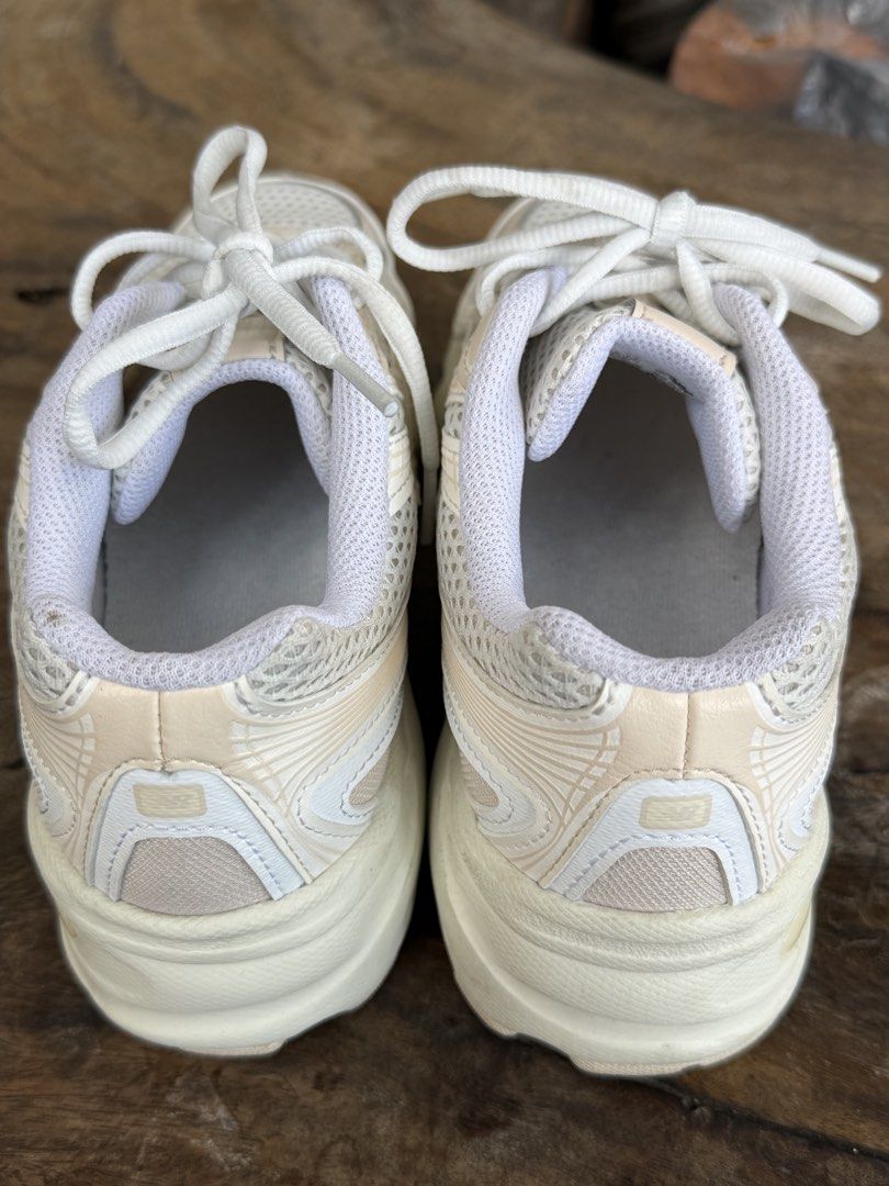 New Balance 740 v2 (Bisque Angora) (Category: Sneakers) located in Pasig City. Submitted by clau.ph (Listing ID 1438534140, Image 3). Description: No box 6W US 22.5CM.