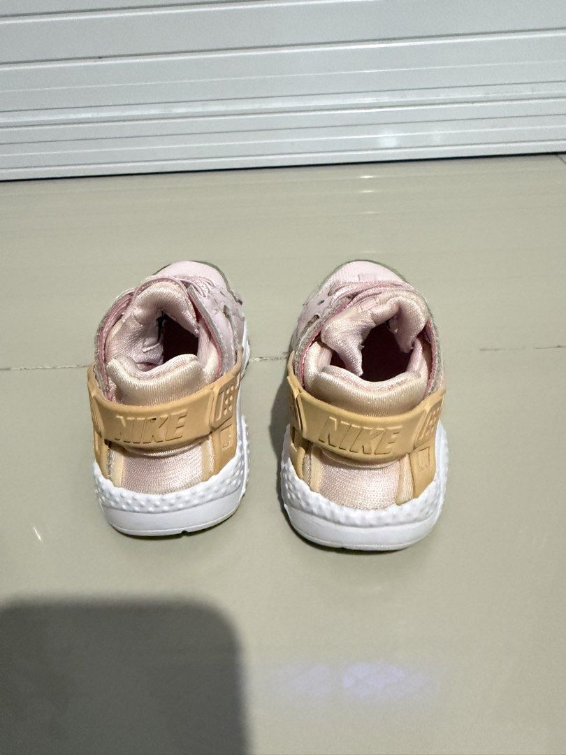 Nike Huarache Run pink and yellow (Category: Babies & Kids Fashion) located in Quezon City. Submitted by supermomsh (Listing ID 1438567353, Image 2). Description: Like new No issue .