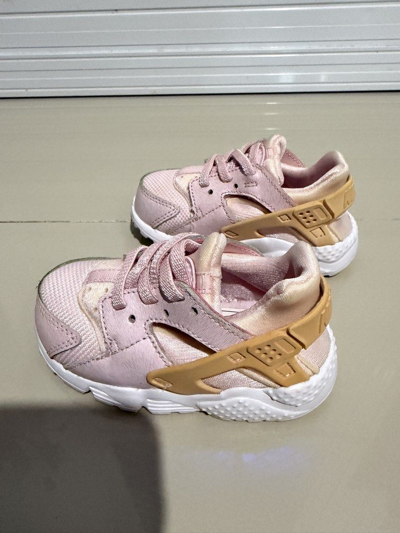 Nike Huarache Run pink and yellow (Category: Babies & Kids Fashion) located in Quezon City. Submitted by supermomsh (Listing ID 1438567353, Image 3). Description: Like new No issue .
