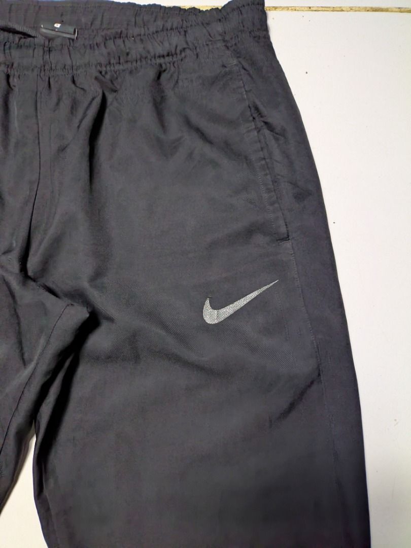 NIKE LIGHTWEIGHT TREK PANTS (Category: Activewear) located in Davao. Submitted by rbyara (Listing ID 1438613355, Image 2). Description: NIKE LIGHTWEIGHT PANTS WAIST: 34 LENGTH 39 HEM: 8 Excellent Condition Issue on Logo.